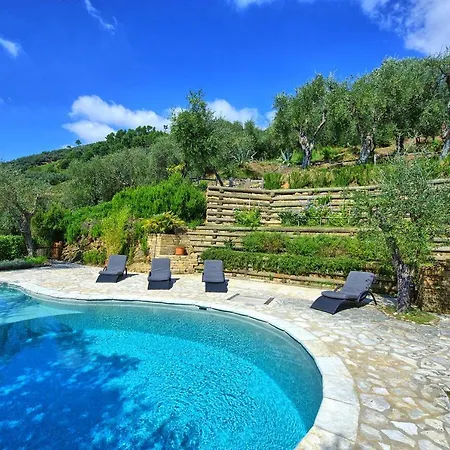 فيلة Oliveta By Posarellivillas